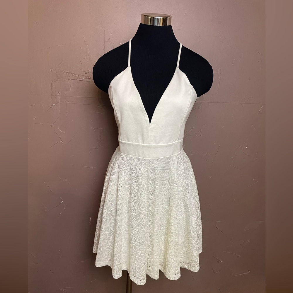 #0029- Lovely Day Dress
Size Large 
Ivory Lace Textile